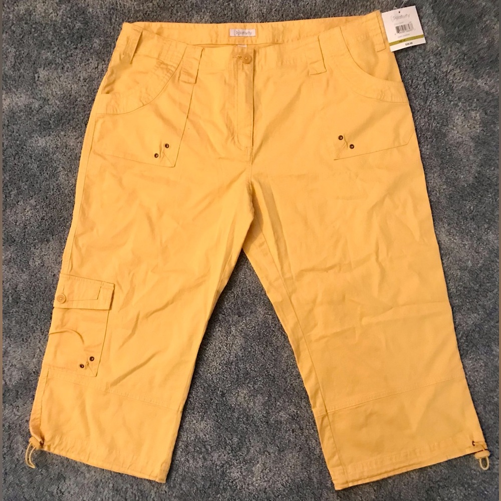 Relativity brand capris misses size 14p. Yellow. NWT